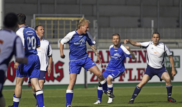 Kicken fr den guten Zweck (Spielszene von 2015)    | Foto: A. J. Schmidt