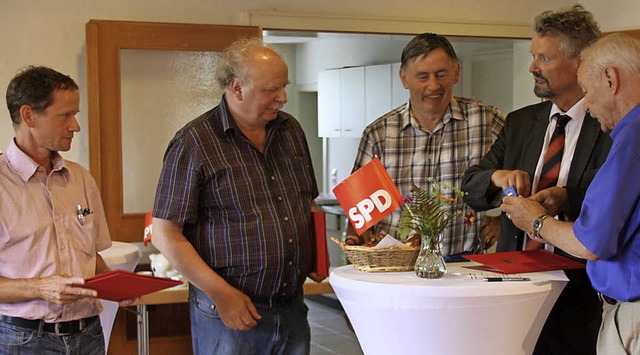 Anlsslich des 70. Geburtstages der SP...Gerhard Kelter (l.) und Peter Lickert.  | Foto: Hans Jrgen Kugler