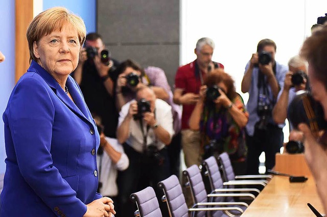 Bundeskanzlerin Angela Merkel stellt s...in Berlin den Fragen der Journalisten.  | Foto: AFP