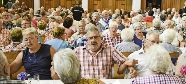 Beste Stimmung herrschte beim Mitsingen und Mitschunkeln im Kurhaus von Freiamt.  | Foto: Benedikt Sommer