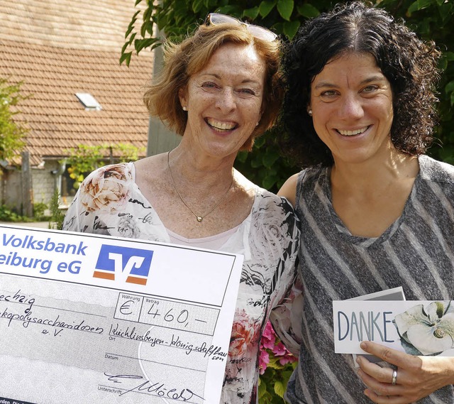 Einen Spendenscheck fr die Gesellscha...aria-Sibylla-Merian-Grundschule parat.  | Foto: Christel Hlter-Hassler