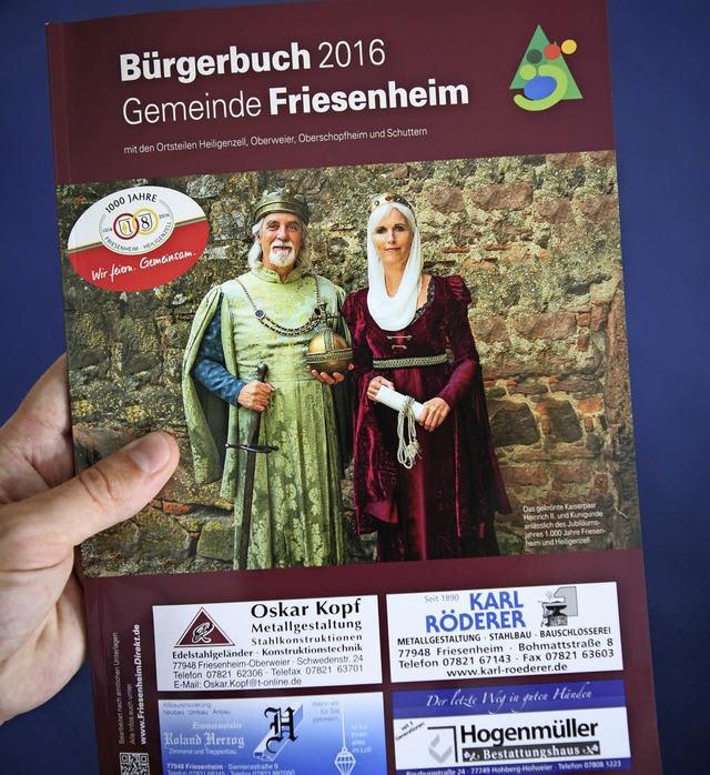 Das Titelbild des neuen Brgerbuchs sc...paars anlsslich der 1000-Jahr-Feier.   | Foto: Bastian Bernhardt