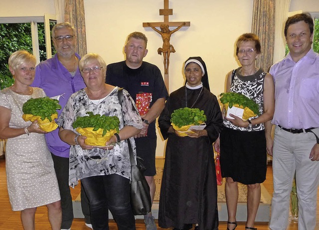 Beim Margaretenfest ehrte Heimleiter M...legeheim Sankt Margareten ttig sind.   | Foto: Manfred Burkert