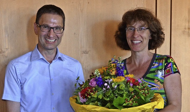 Blumen gab es von Markus Riesterer fr Stefanie Dold.  | Foto: Schoch