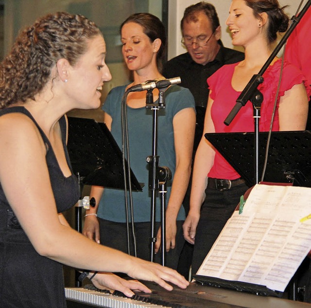 Dirigentin Anna Immerz leitet den Eichstetter Chor.   | Foto: Horst David