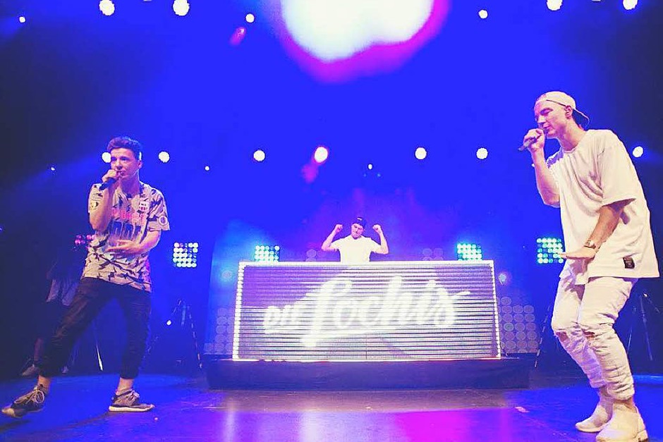 Das ZMF 2016 geht langsam aber sicher zu Ende. Als einer der letzten Acts traten die Lochis am warmen Samstagabend auf. (Foto: Miroslav Dakov) Das ZMF 2016 geht langsam aber sicher zu Ende. Als einer der letzten Acts traten die Lochis am warmen Samstagabend auf. (Foto: Miroslav Dakov)
