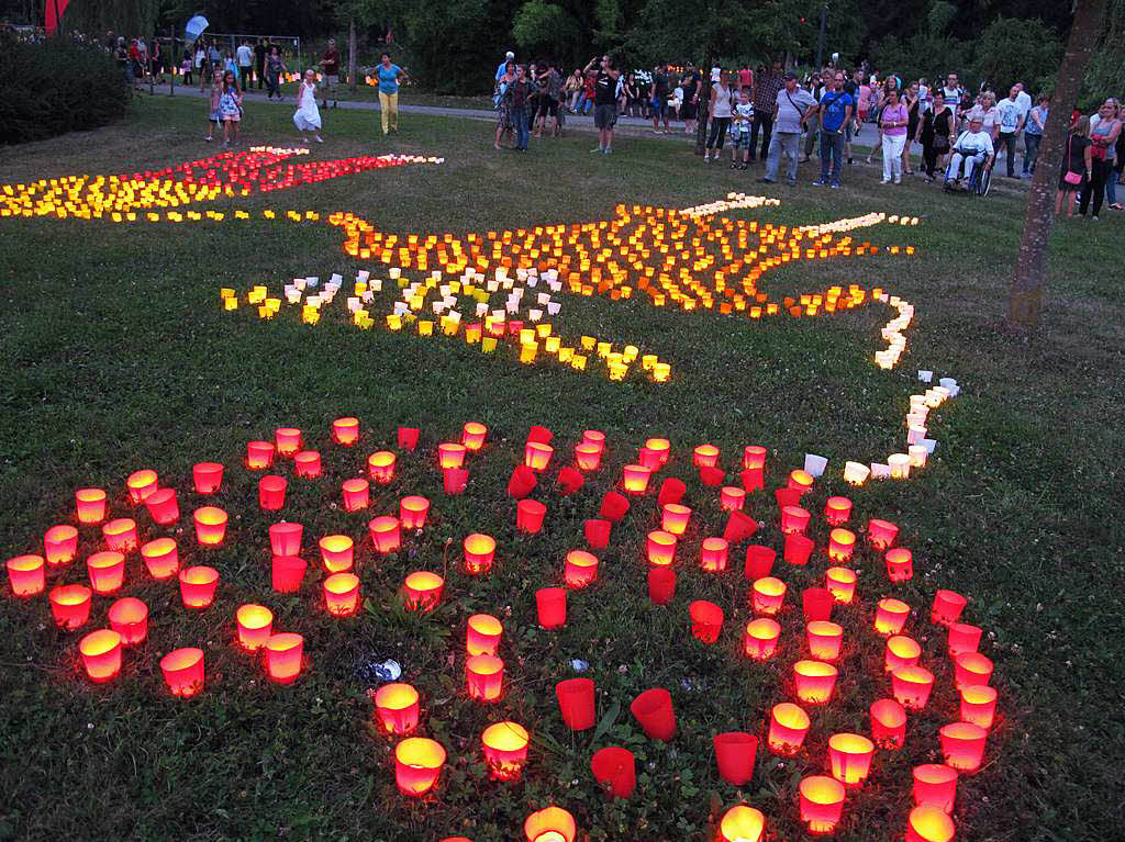 Vom Sommer verwhnt: Das Lichterfest Bad Bellingen war bunt, musikalisch top, mit vielen Attraktionen und stimmungsvoll.