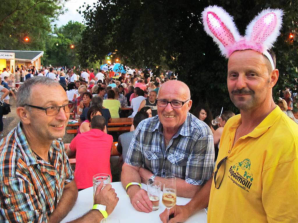 Vom Sommer verwhnt: Das Lichterfest Bad Bellingen war bunt, musikalisch top, mit vielen Attraktionen und stimmungsvoll. Bogdemolli Gerd mit Gsten aus Radolfzell.