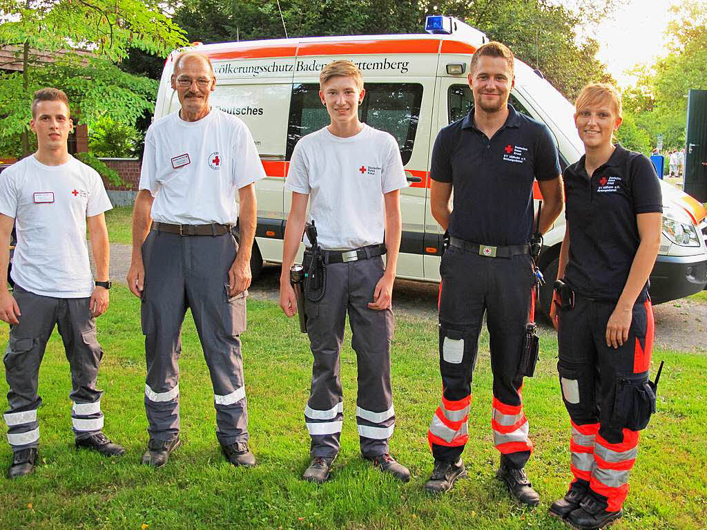 Vom Sommer verwhnt: Das Lichterfest Bad Bellingen war bunt, musikalisch top, mit vielen Attraktionen und stimmungsvoll. Die DRK helfer standen fr den Notfall bereit.