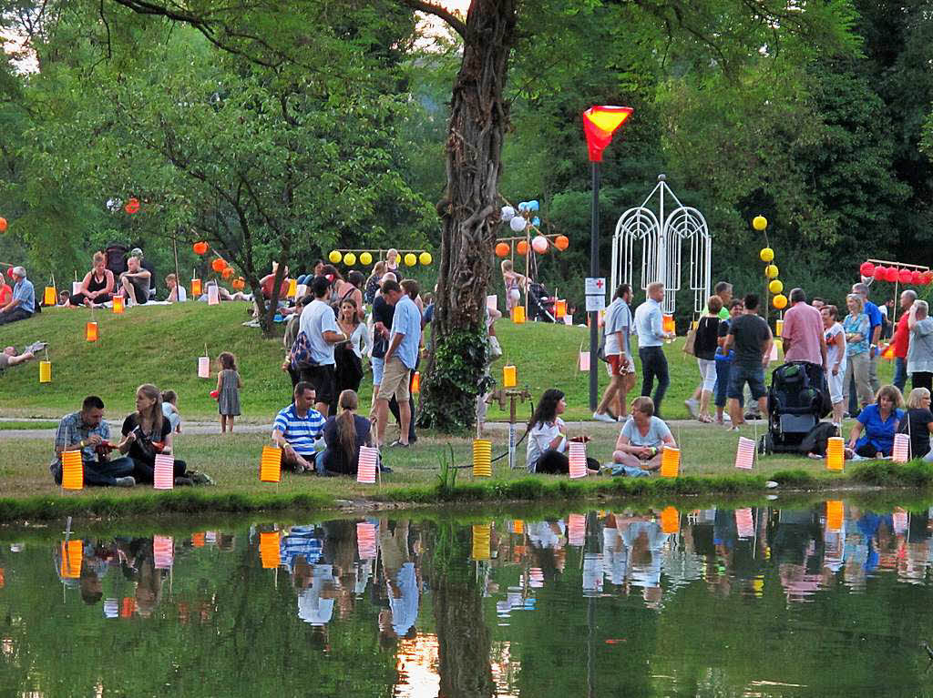 Vom Sommer verwhnt: Das Lichterfest Bad Bellingen war bunt, musikalisch top, mit vielen Attraktionen und stimmungsvoll.