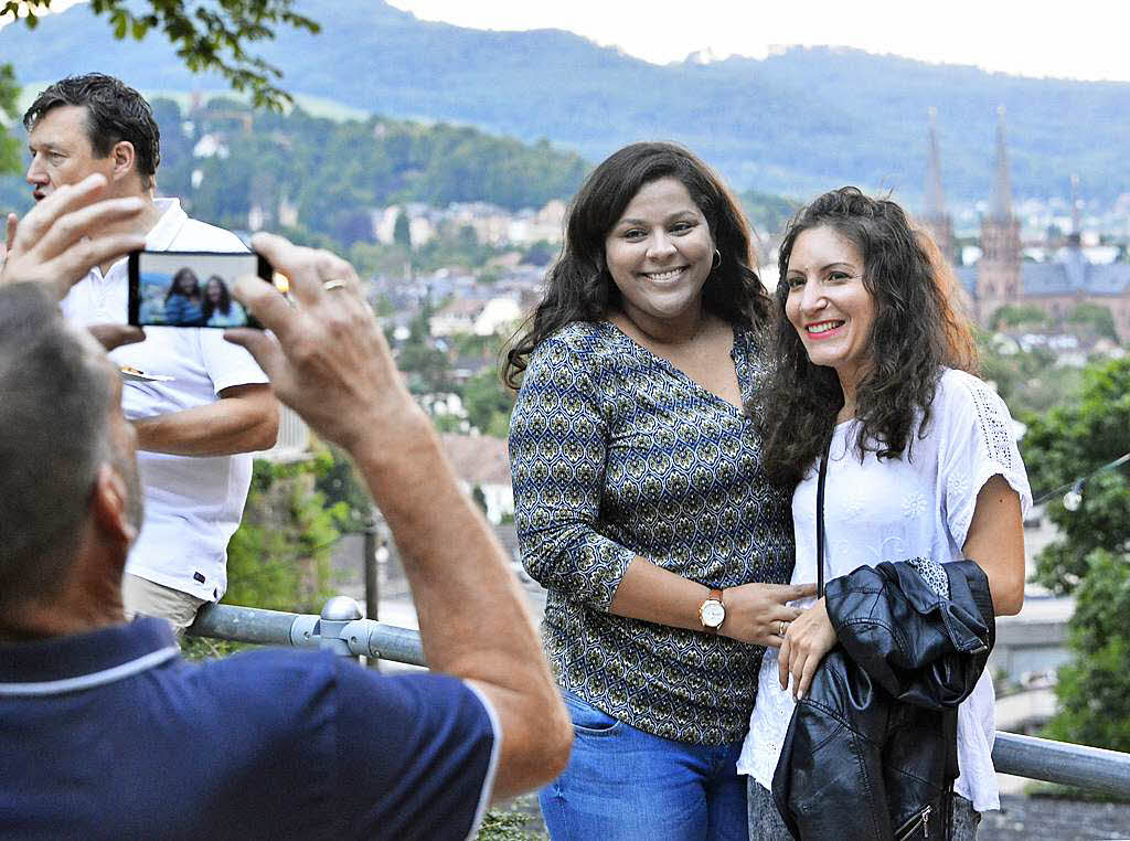 Menschenmassen beim Schlossbergfest.