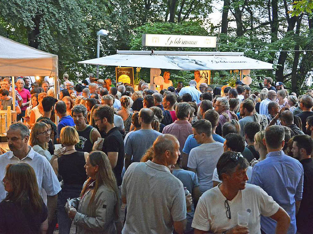 Menschenmassen beim Schlossbergfest.