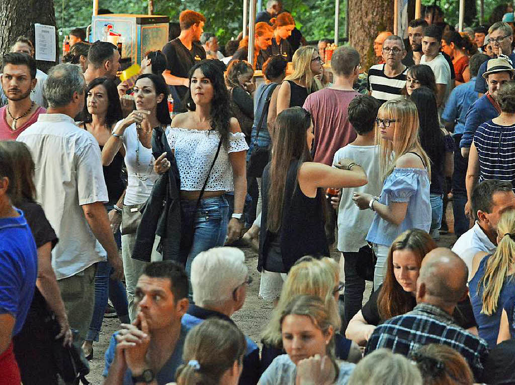 Menschenmassen beim Schlossbergfest.