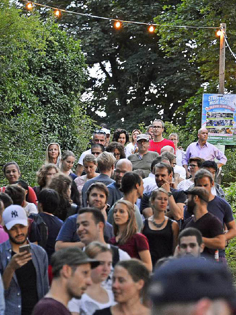 Menschenmassen beim Schlossbergfest.