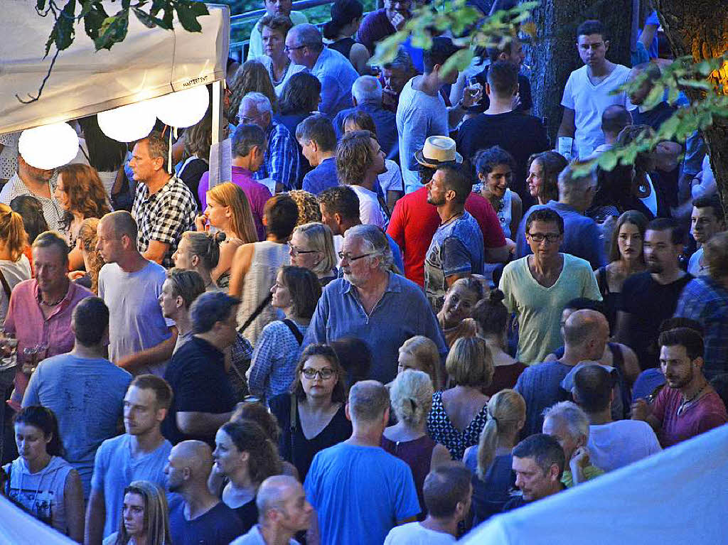 Menschenmassen beim Schlossbergfest.