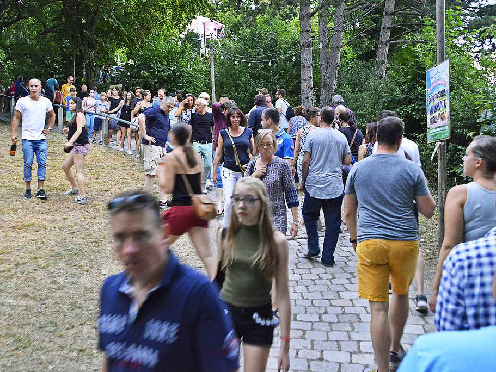 Menschenmassen beim Schlossbergfest.