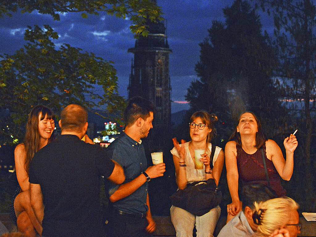 Menschenmassen beim Schlossbergfest.