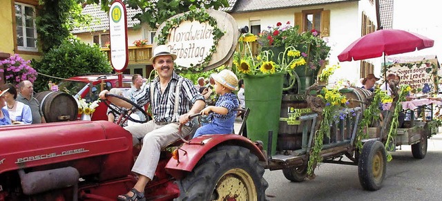 Nordweiler Weinfest: In einem groen f...f zum Festplatz beim alten Steinbruch.  | Foto: Reiner Merz