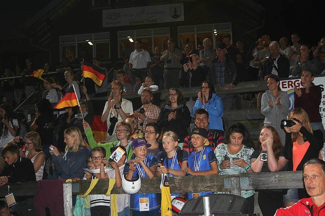 Jubel im Adler-Stadion in Hinterzarten.  | Foto: Dieter Maurer