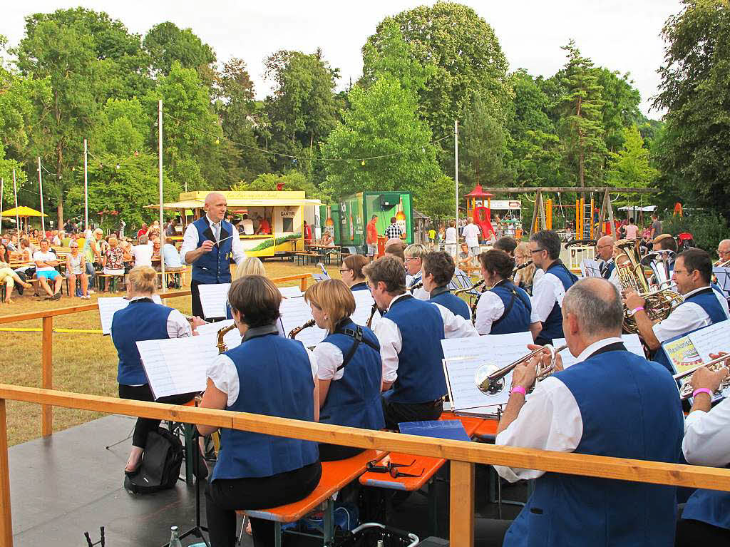 Lichterfest Bad Bellingen - stimmungsvoll und lustig.Der Musikverein Efringen-Kirchen bei seinem ersten Lichterfest Auftritt.