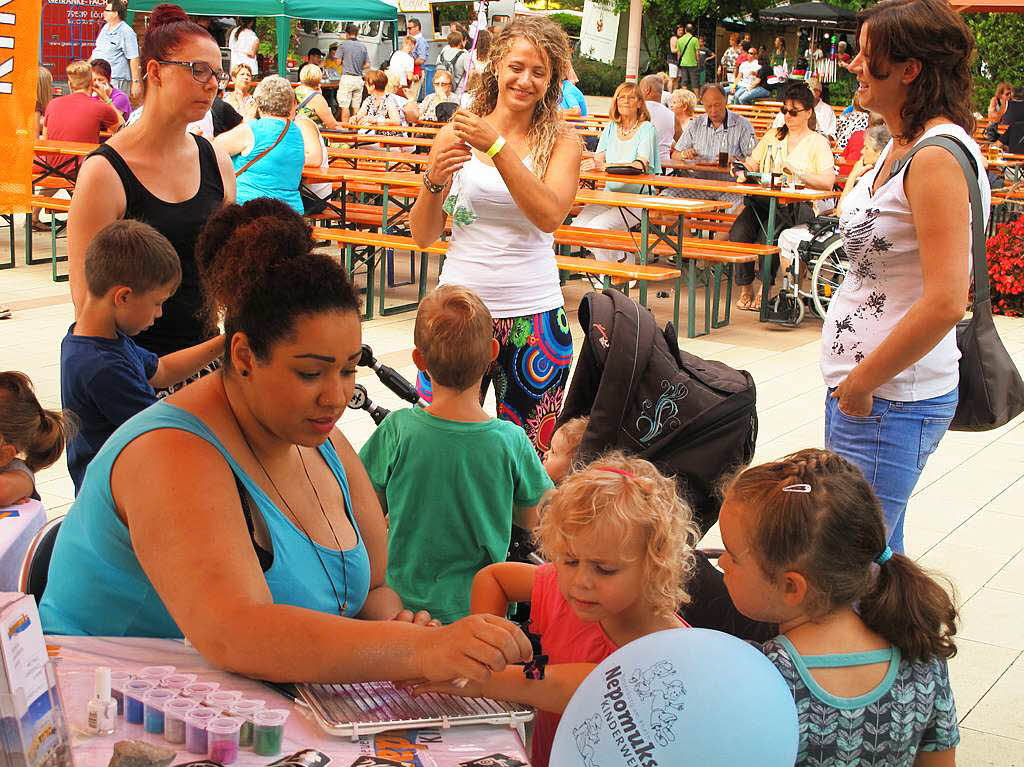 Lichterfest Bad Bellingen - stimmungsvoll und lustig. Kinderschminken.