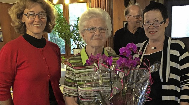Margarete Bhler (Mitte) ist seit 60 J...hts) und   Stefanie Kremling-Deinert.   | Foto: ALFONS VGELE