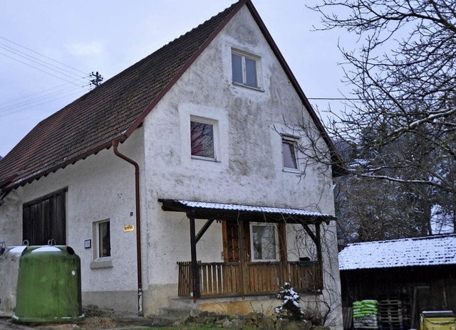 Im Jahre 2013 stand an der Dorfstrae ...2018 ein Mehrgenerationenhaus stehen.   | Foto: Archivbild: Julius Steckmeister