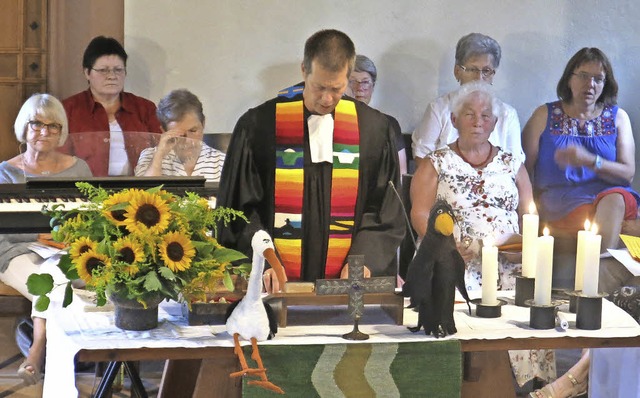 Abschiedsgottesdienst mit Storch und Rabe  | Foto: Georg Vo