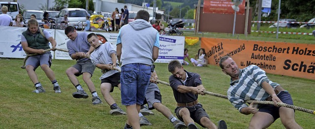 Die Mannschaften gaben alles fr den Sieg beim Tauziehgrmpel.   | Foto: Karl-Heinz Rmmele