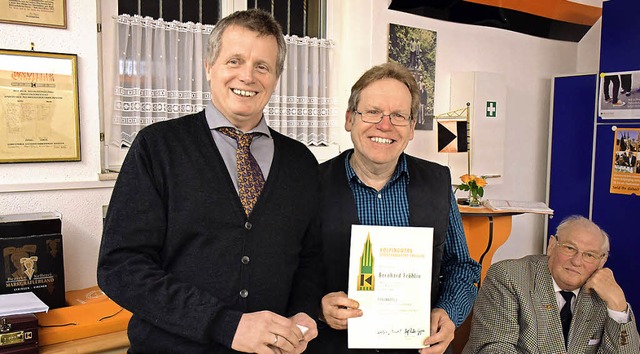 Bernhard Frhlin (rechts) erhielt nach... 2. Vorsitzender der Kolpingsfamilie.   | Foto: ZVG