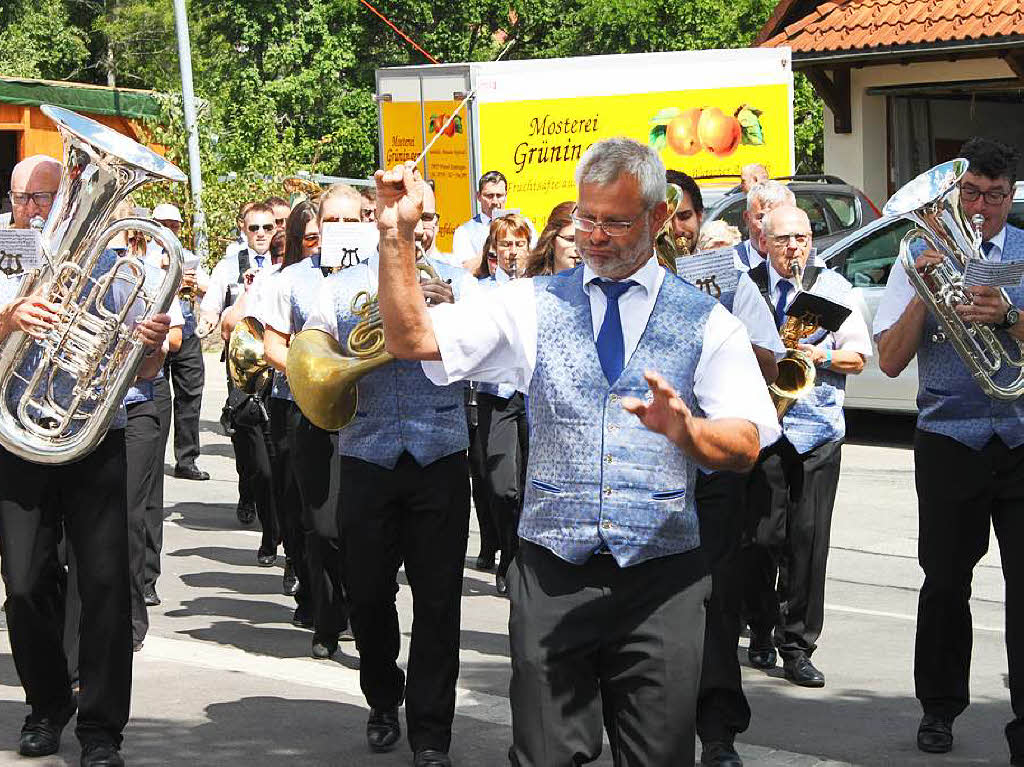 „Schne Stunden mit Musik“ lautete nicht nur ein Stck der Stadtmusik, die unter Leitung von Clemens Bche das Schlossfest am Samstagnachmittag erffnete. Vielmehr geriet dieser Titel einmal mehr zum Programm des zweitgigen Festes.