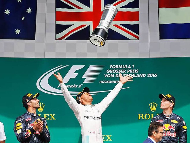 Die Freude des Siegers: Lewis Hamilton  | Foto: dpa