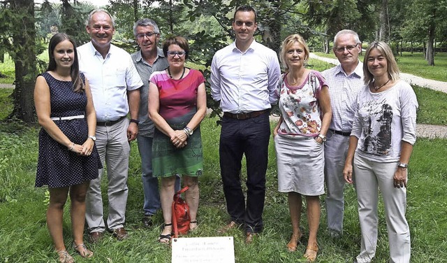 Die Partner formierten sich im Park zu...r, Daniel Menegatti und Anja Reichert   | Foto: Gemeinde