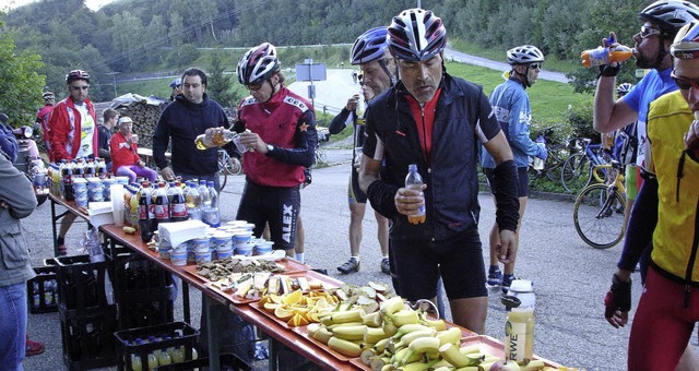 Fr einen reich gedeckten Tisch an den...nstalter TG Altdorf beim Radmarathon.   | Foto: Verein