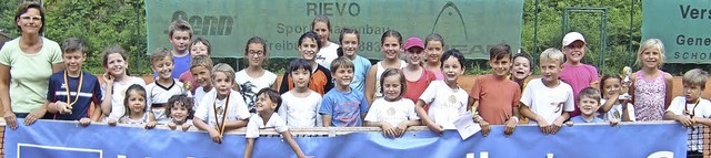 Jugendwartin Katharina Hackner mit 33 Tenniskindern beim  Tennisclubs Schnau   | Foto: zvg