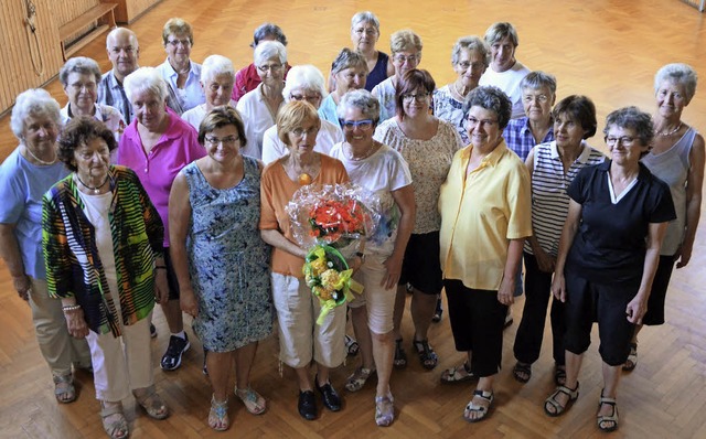 Gisela Wilms im Kreise von Kursteilneh...arn, Gisela Wilms und Christel Hirth.   | Foto: Sarah Trinler