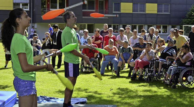 Gekonnte Jonglage: Groe Begeisterung ...m Caritas-Sommerfest in Gurtweil aus.   | Foto: Alfred Scheuble