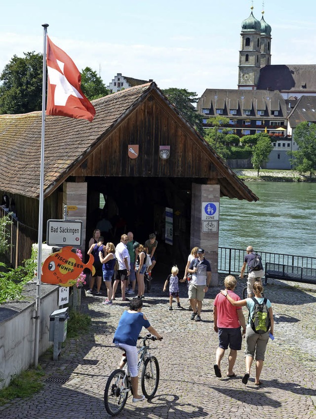 Reges Treiben am Eingang der historisc...eizer Nationalfeiertag, dem 1. August.  | Foto: Anika Maldacker