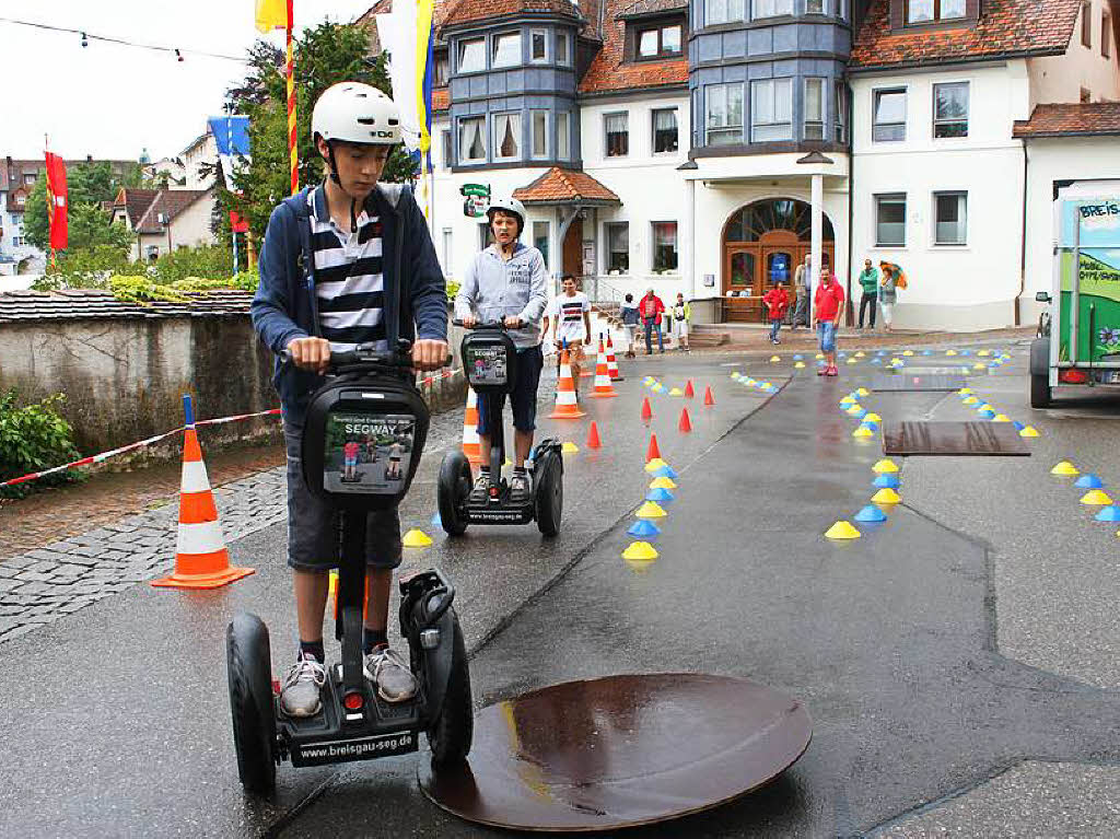 Am Segway Parcours konnten Alt und Jung ihre Geschicklichkeit und Gleichgewichtssinn erproben.