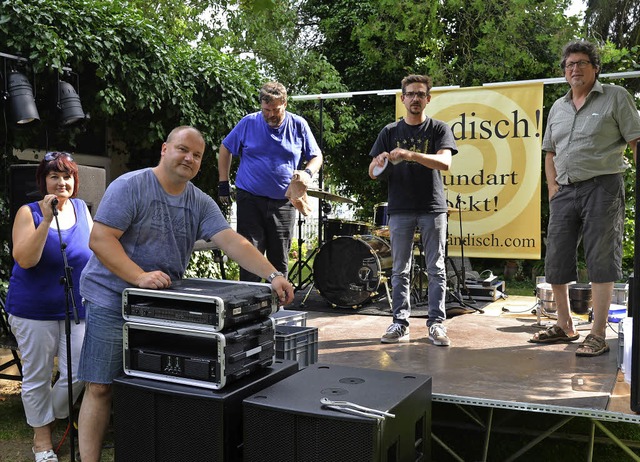 Im Keller des Bahnhfli probt die Band...gibt sie im Sommer Open-Air-Konzerte.   | Foto: Martin Eckert