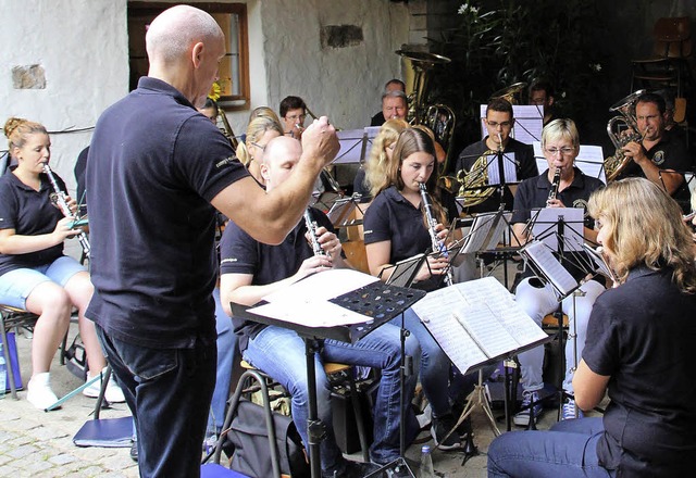 Der Musikverein Efringen-Kirchen gehr...s Rhenusfestes. Achim Lais dirigierte.  | Foto: Cremer