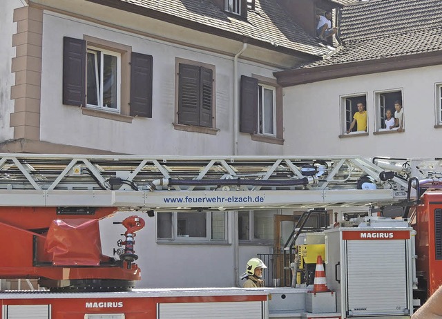Sah dramatisch aus: Von um Hilfe rufen...anrckenden Feuerwehrkrfte empfangen.  | Foto: Kurt Meier