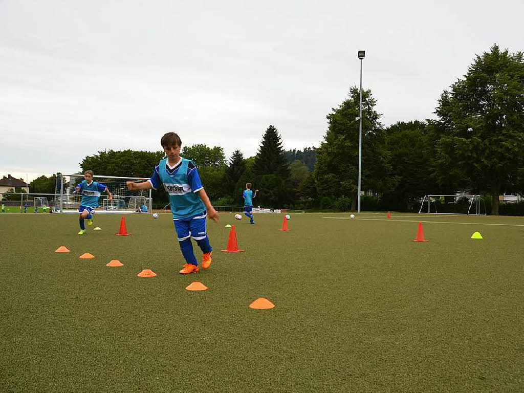 In Waldkirch trainieren ehemalige Spitzenfuballer mit den Kindern.