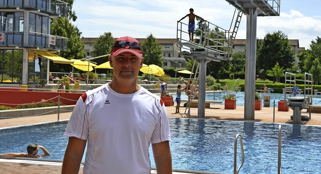 Frank Gaude arbeitet seit 15 Jahren im Lrracher Parkschwimmbad.   | Foto: Sophia Hesser