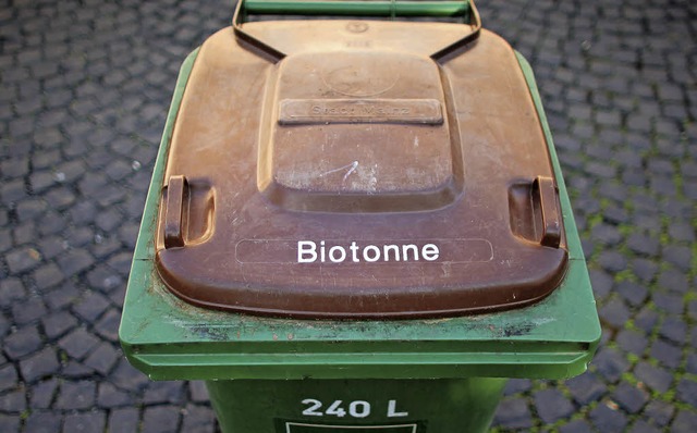 Eine weiteres Behltnis fr den Ortena...einer Biotonne knnte ins Geld gehen.   | Foto: dpa
