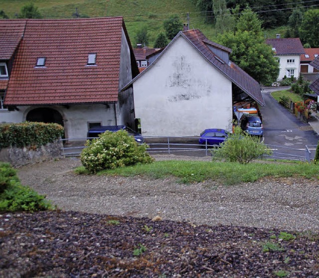 Der steile Weg zur Kirche in Dossenbac...uro saniert. Baubeginn ist im Oktober.  | Foto: Hildegard Siebold