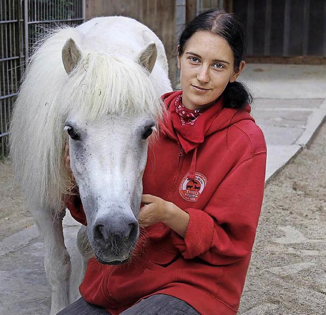 Karin Exner mit einem der &#8222;Pflegekinder&#8220; der THRO.  | Foto: VEREIN