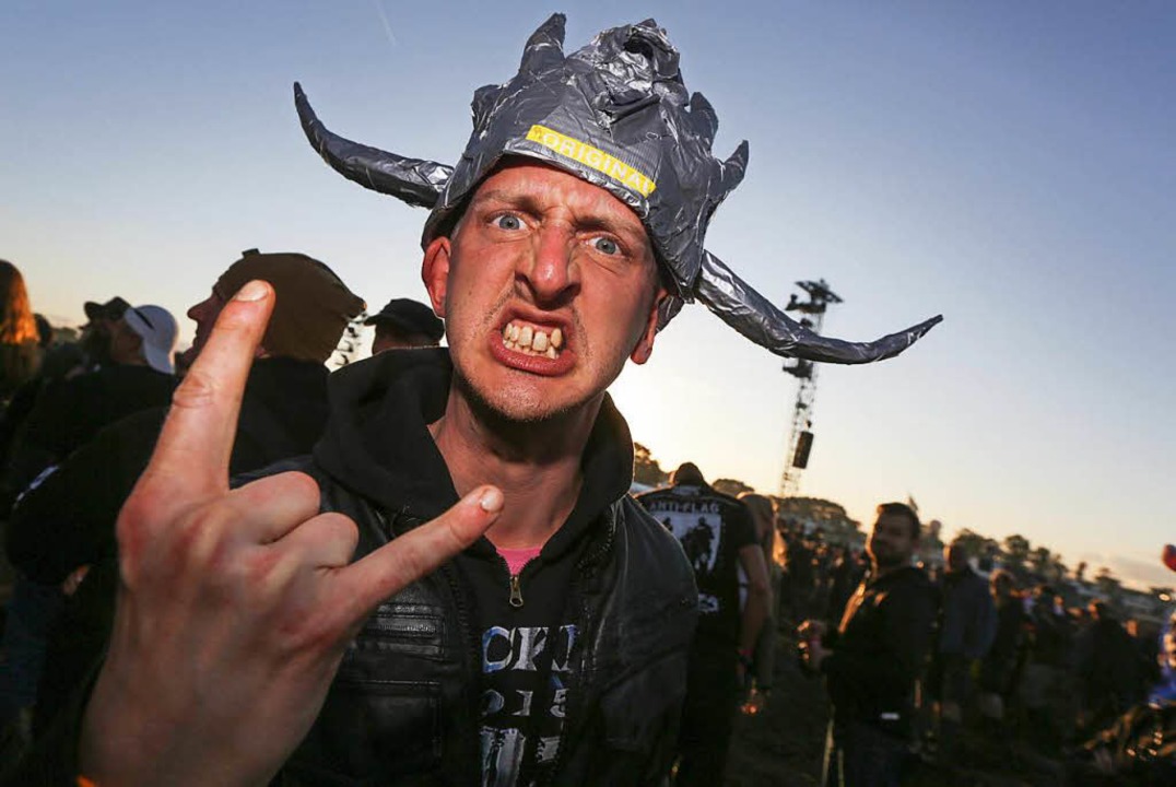 Metal-Fan auf dem Konzertgelände (Archivbild vom Vorjahr)  | Foto: dpa
