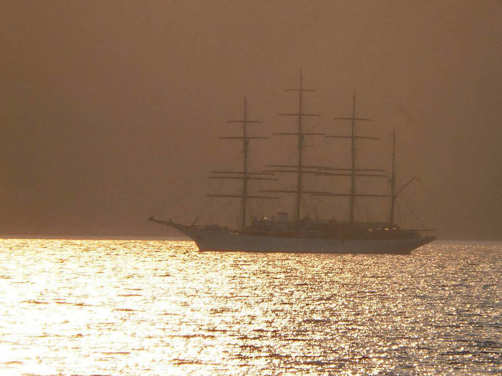 Fotografiert per Stativ und Selbstauslser am Kap Kamenjak bei Premantura, Kroatien im August 2013"Lustige Familienwanderung am Meer"          BZ Fotosommer:  Reisen