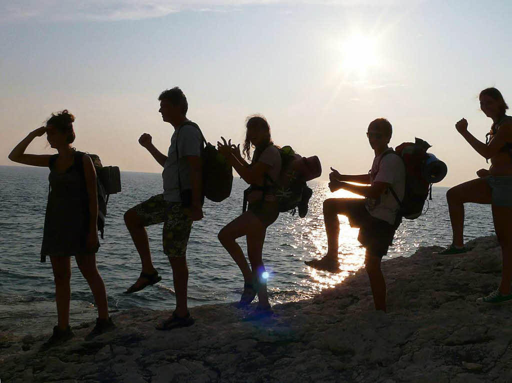 Fotografiert per Stativ und Selbstauslser am Kap Kamenjak bei Premantura, Kroatien im August 2013"Lustige Familienwanderung am Meer"          BZ Fotosommer: Reisen
